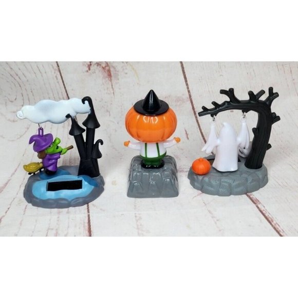 Solar Pumpkin Man, Swinging Ghost And Flying Witch Moveable Halloween Decor - Picture 6 of 11